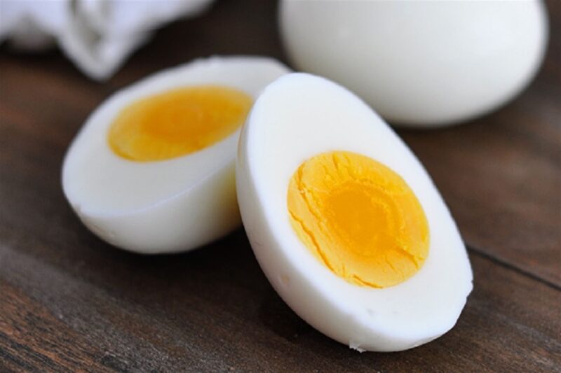 فوائد وأضرار تناول البيض يوميا للأطفال