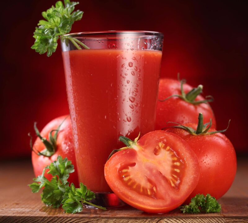 فوائد تناول عصير الطماطم للشعر