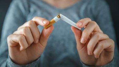 توضح الدراسة سبب صعوبة الإقلاع عن التدخين على النساء