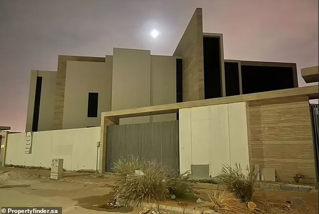 شاحد القصر الدهي سيعيش في رونالدو في سعودية